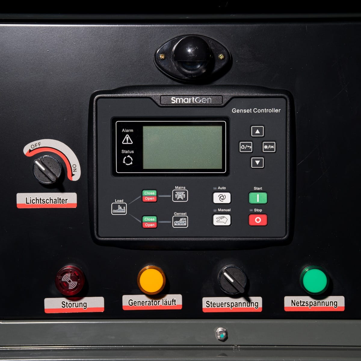 RX-16/20 Stage III Stromgenerator mit einem Bedienfeld, das Tasten, Regler und ein Display zur Steuerung und Überwachung des Geräts zeigt.