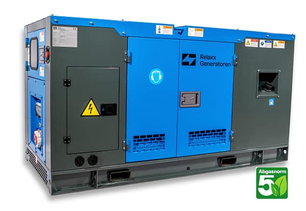 RX-12/15 Stage V Stromgenerator in blauer und grauer Farbgebung, ausgestattet mit Zugangstüren, Wartungsschaltern und diversen Sicherheitshinweisen.