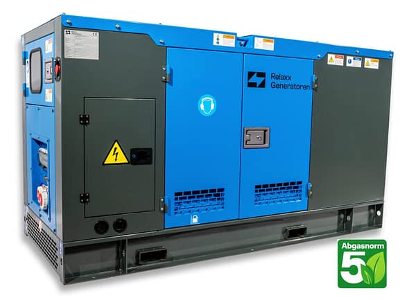 RX-24/30 Stage V Stromgenerator in blauer und grauer Farbgebung mit Zugangsöffnungen, Schaltpaneel und Sicherheitskennzeichnungen. Ideal für mobile Energieverso